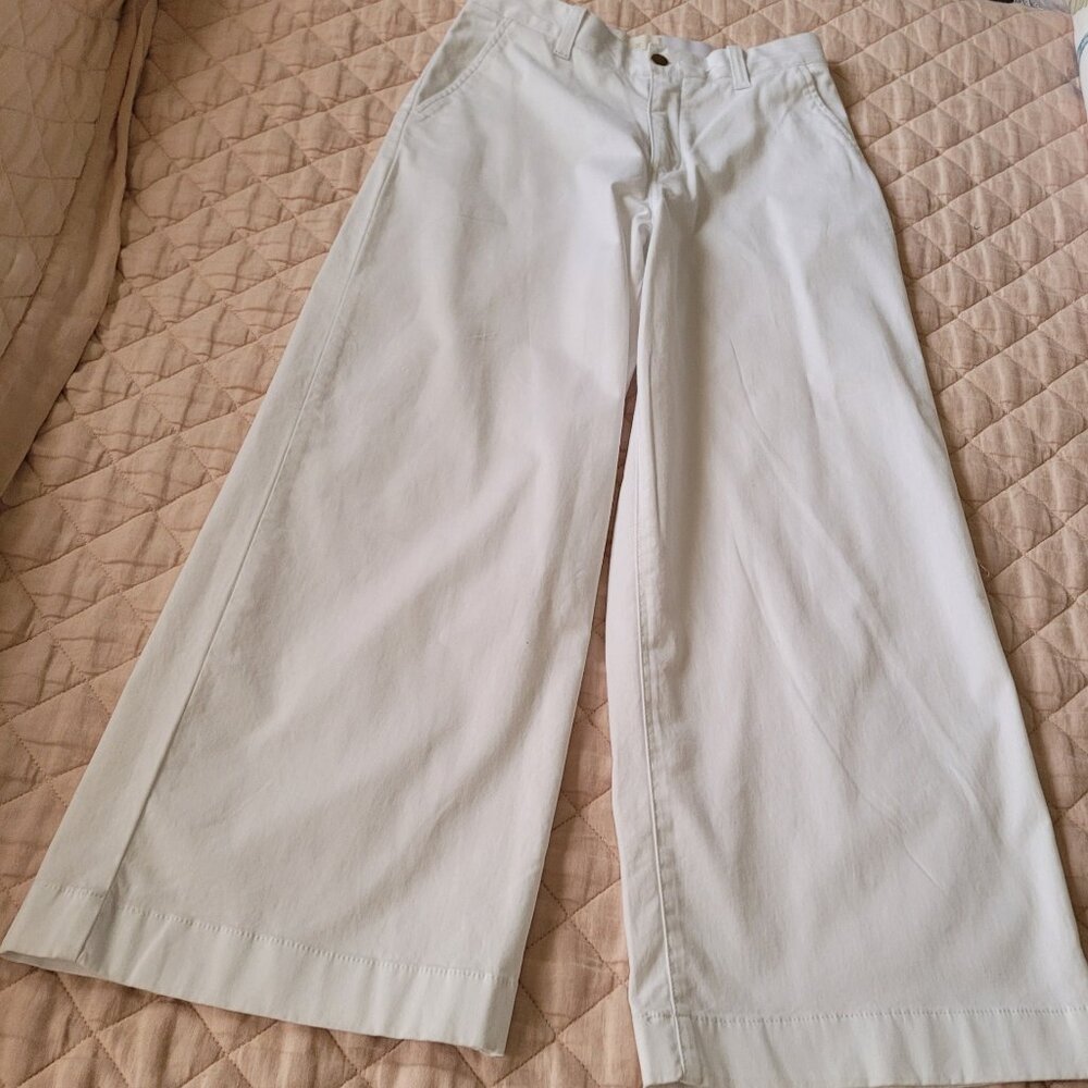 Caslon Size 4 white wide-leg button-up pants.
